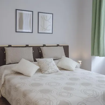 Apartment Krakovska 5 *