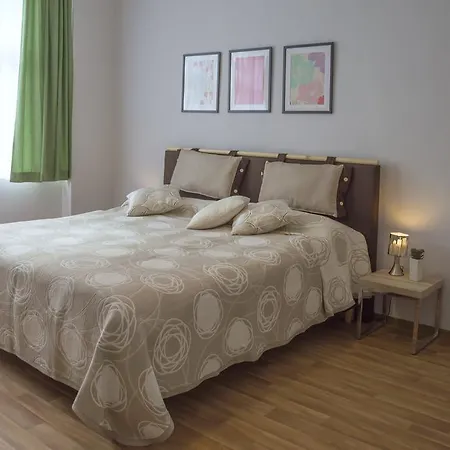 Krakovska 5 * Прага